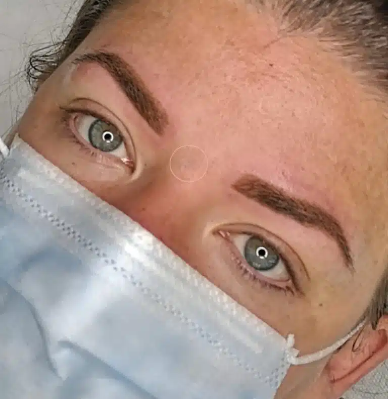Sourcils poudrés